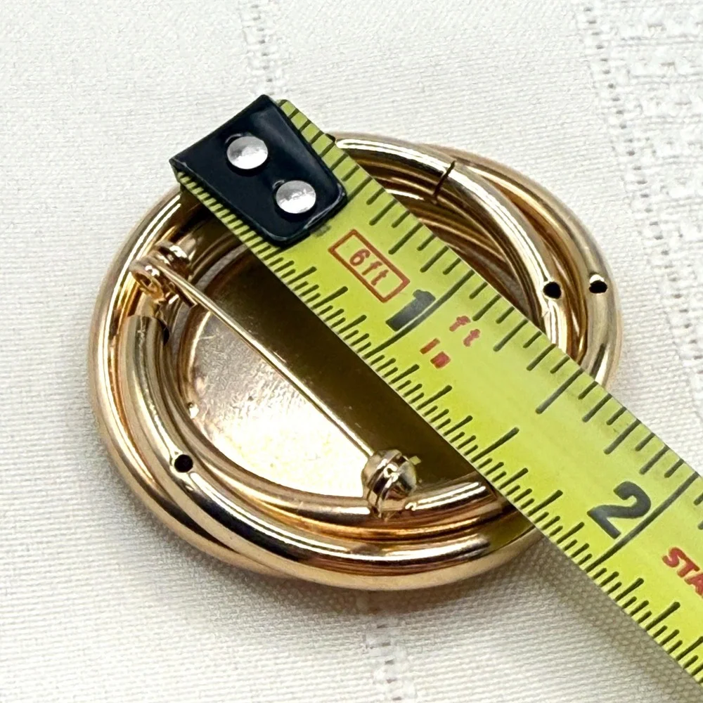 Vintage Big Gold Tone White Marbled Swirl Lucite Cabochon Circle Brooch Pin